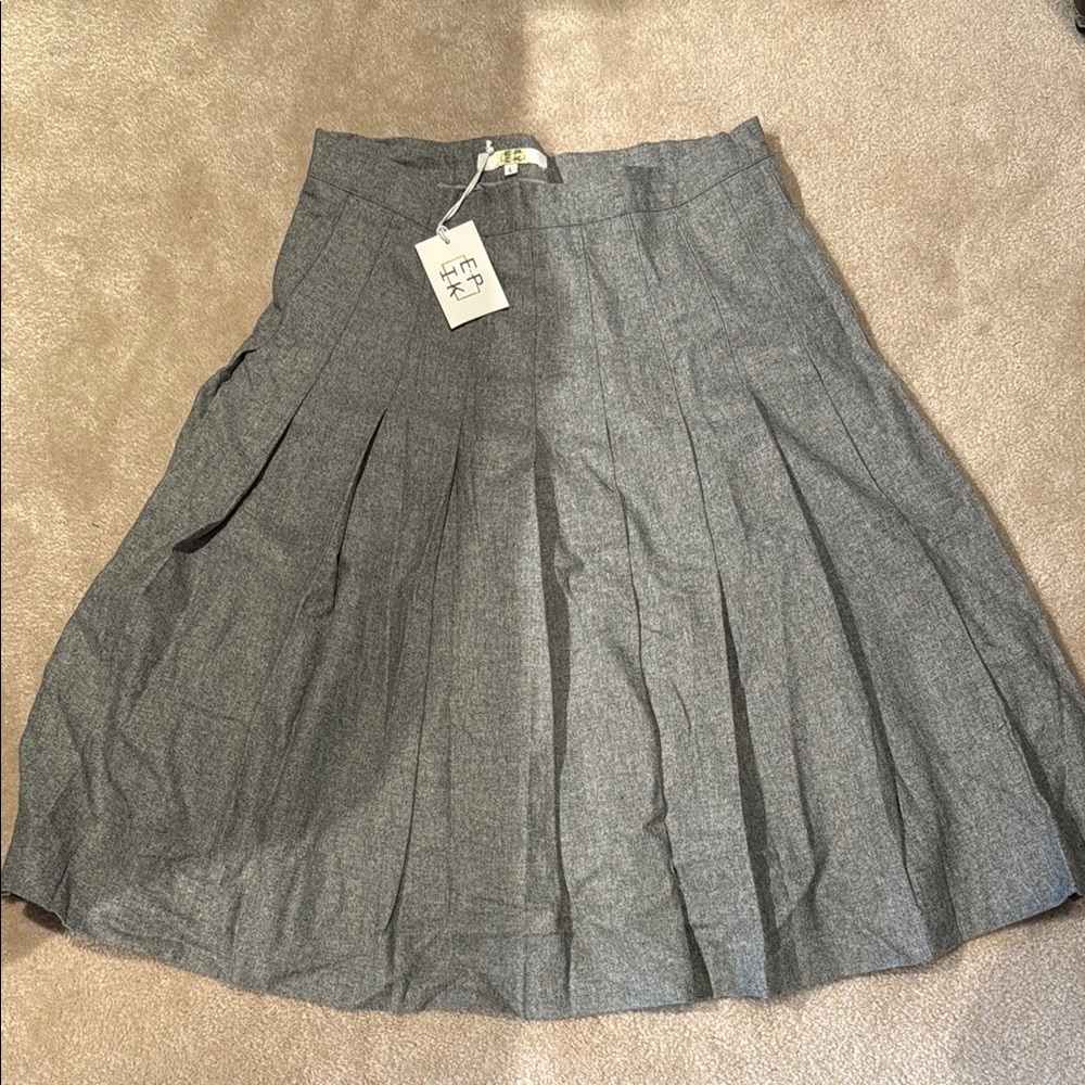 H&M Gray Pleated A-Line Skirt
